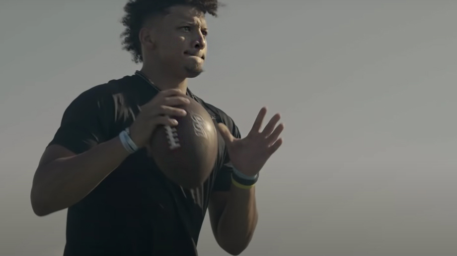 American-Football-Superstar Patrick Mahomes (Video)