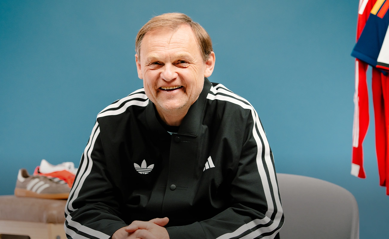 adidas CEO Bjørn Gulden in adidas Trainingsanzug (Foto)